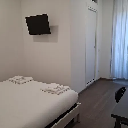 Denina Πανσιόν *